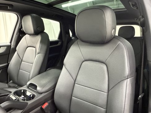 Certified 2026 Porsche Cayenne AWD/4WD image 5