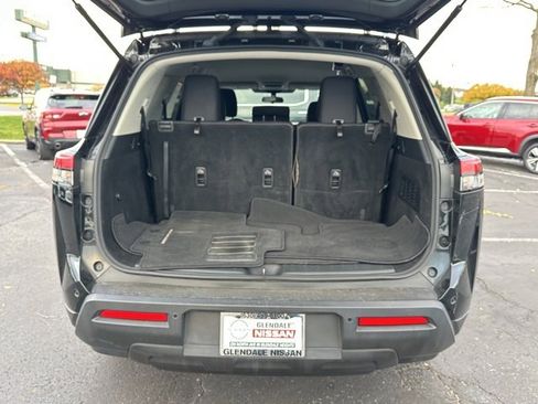 Used 2022 Nissan Pathfinder SV image 16