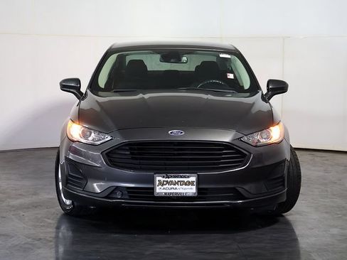 Used 2019 Ford Fusion SE FWD image 9