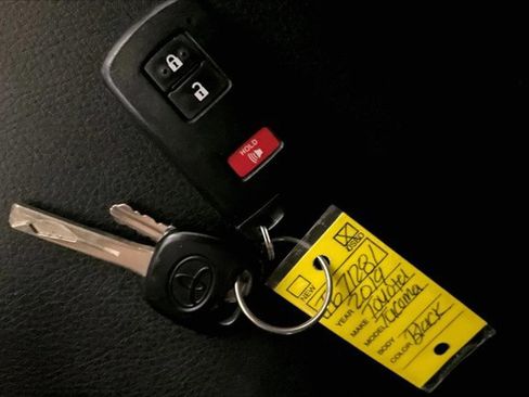 Used 2019 Toyota Tacoma TRD Sport AWD/4WD image 11