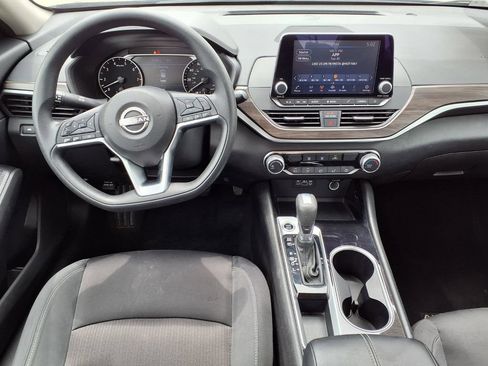 Used 2024 Nissan Altima 2.5 SV FWD image 13