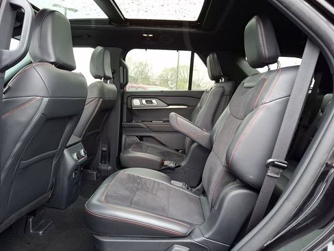 Used 2025 Ford Explorer ST image 10