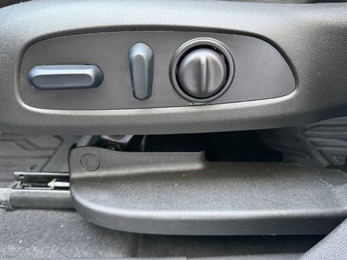 Used 2024 GMC Terrain SLT w/ Infotainment Package II image 31