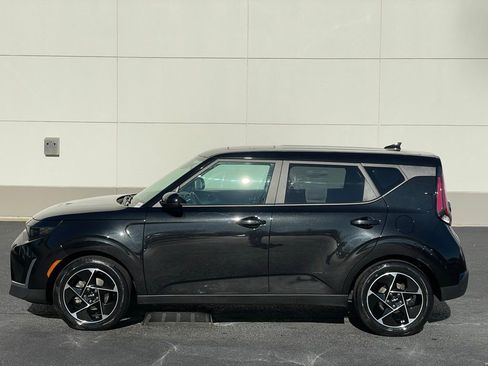 Used 2023 Kia Soul EX image 2