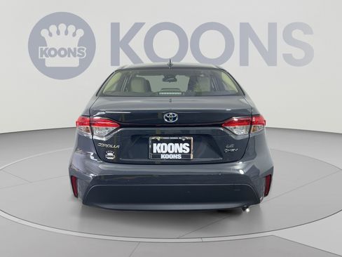 Used 2025 Toyota Corolla LE w/ LE Premium Package FWD image 5