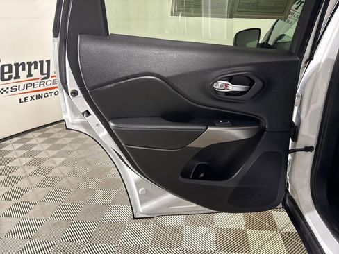 Used 2020 Jeep Cherokee Latitude image 19