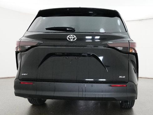 New 2026 Toyota Sienna XLE FWD image 14