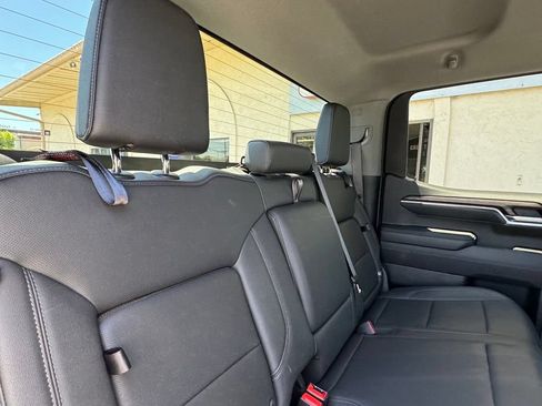 Used 2025 GMC Sierra 1500 SLT AWD/4WD image 18