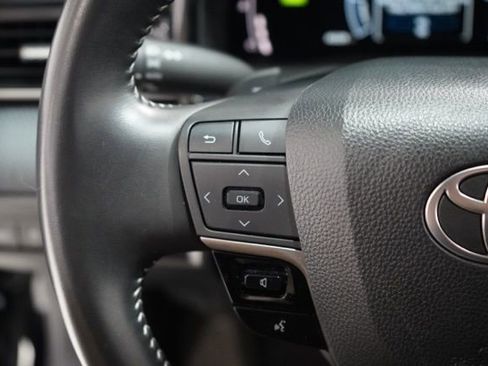 Used 2025 Toyota Camry SE image 21