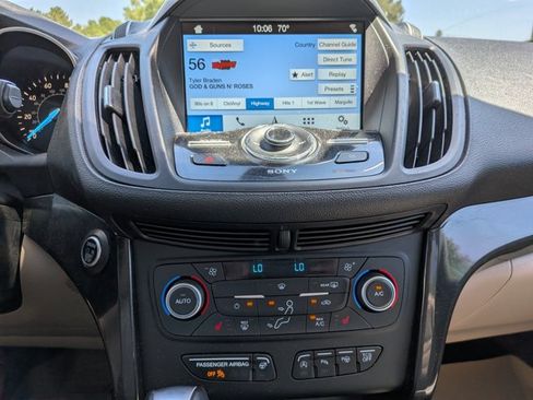 Used 2019 Ford Escape Titanium w/ U9j03 - Titanium Tow Package AWD/4WD image 15