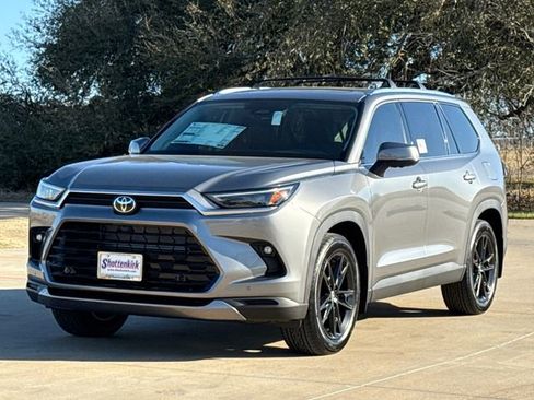 New 2026 Toyota Grand Highlander Limited image 3