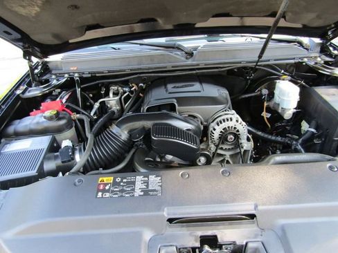 Used 2013 Cadillac Escalade ESV Premium image 18