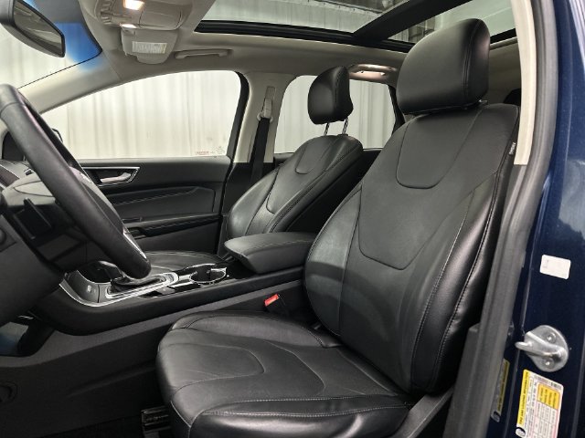 Used 2017 Ford Edge Titanium w/ Equipment Group 301A AWD/4WD image 18