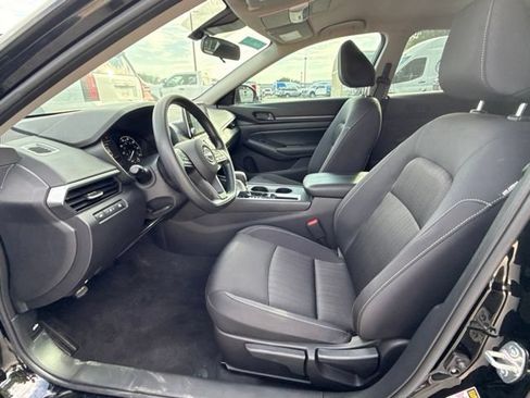 Used 2025 Nissan Altima 2.5 S FWD image 9