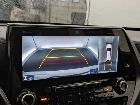 Used 2021 Toyota Highlander Limited image 31