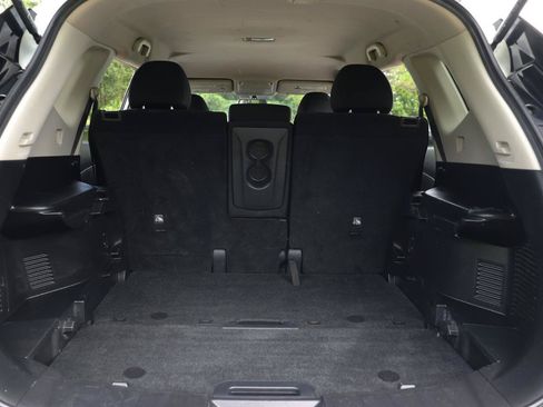Used 2017 Nissan Rogue S w/ S Appearance Package FWD image 24