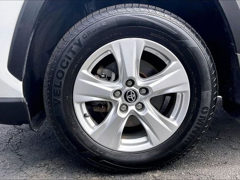 Used 2021 Toyota RAV4 XLE w/ Carpet Mat Package (TMS) AWD/4WD image 8