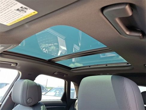 New 2025 Audi Q3 2.0T Premium image 10