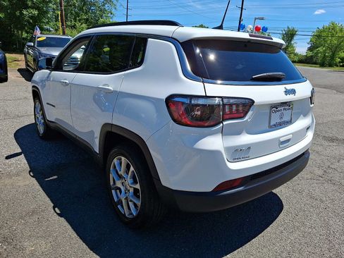 Used 2022 Jeep Compass Latitude w/ Sun and Sound Group AWD/4WD image 4