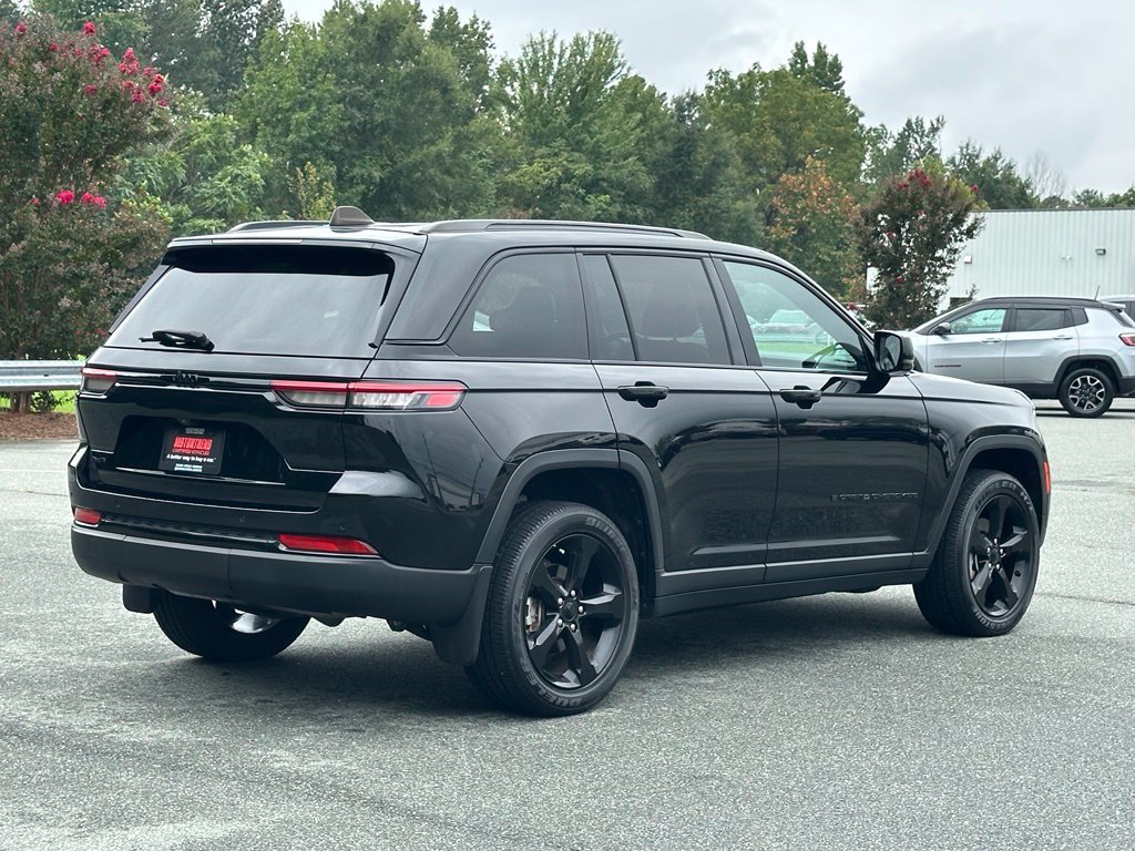 Used 2023 Jeep Grand Cherokee Altitude AWD/4WD image 9