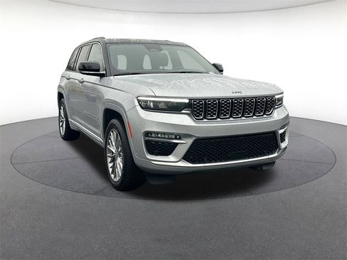 Certified 2025 Jeep Grand Cherokee Summit image 7