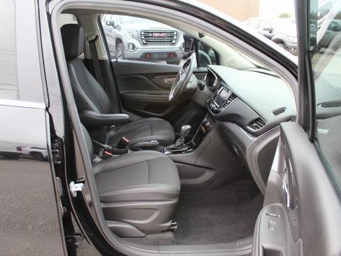 Used 2022 Buick Encore Preferred image 6