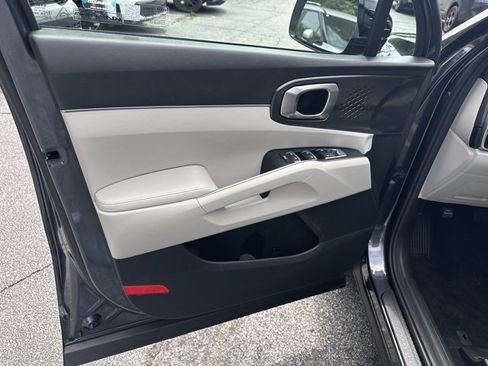 Certified 2022 Kia Sorento S w/ Panoramic Sunroof Package FWD image 11