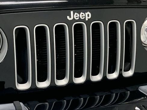 Used 2018 Jeep Wrangler Unlimited Sahara image 28
