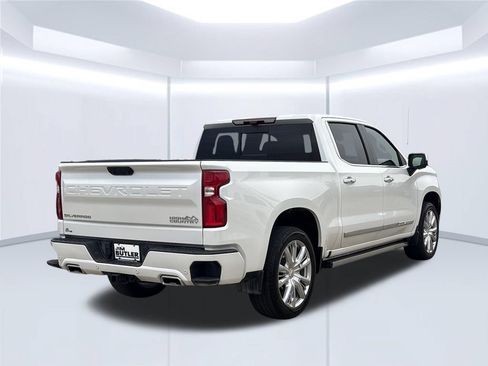 Used 2025 Chevrolet Silverado 1500 High Country AWD/4WD image 8