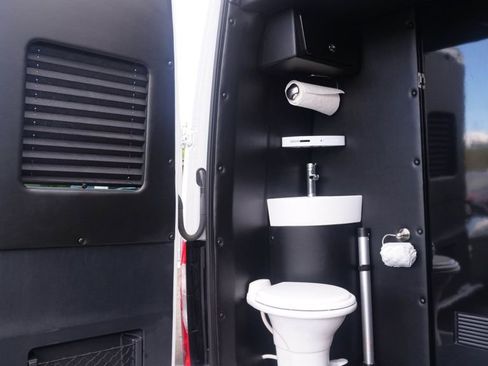 Used 2020 Mercedes-Benz Sprinter 3500 image 95