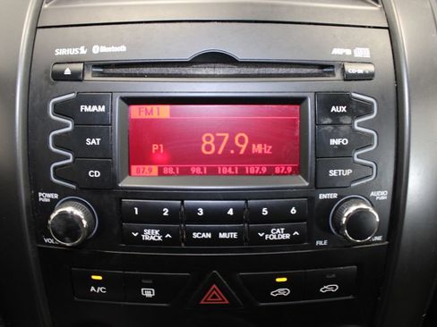 Used 2012 Kia Sorento FWD w/ Third Row Pkg image 16