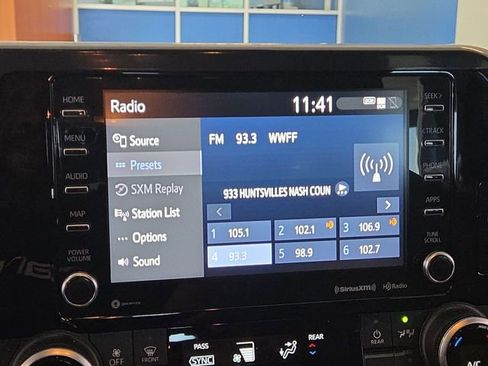 Used 2021 Toyota Highlander XLE FWD image 16