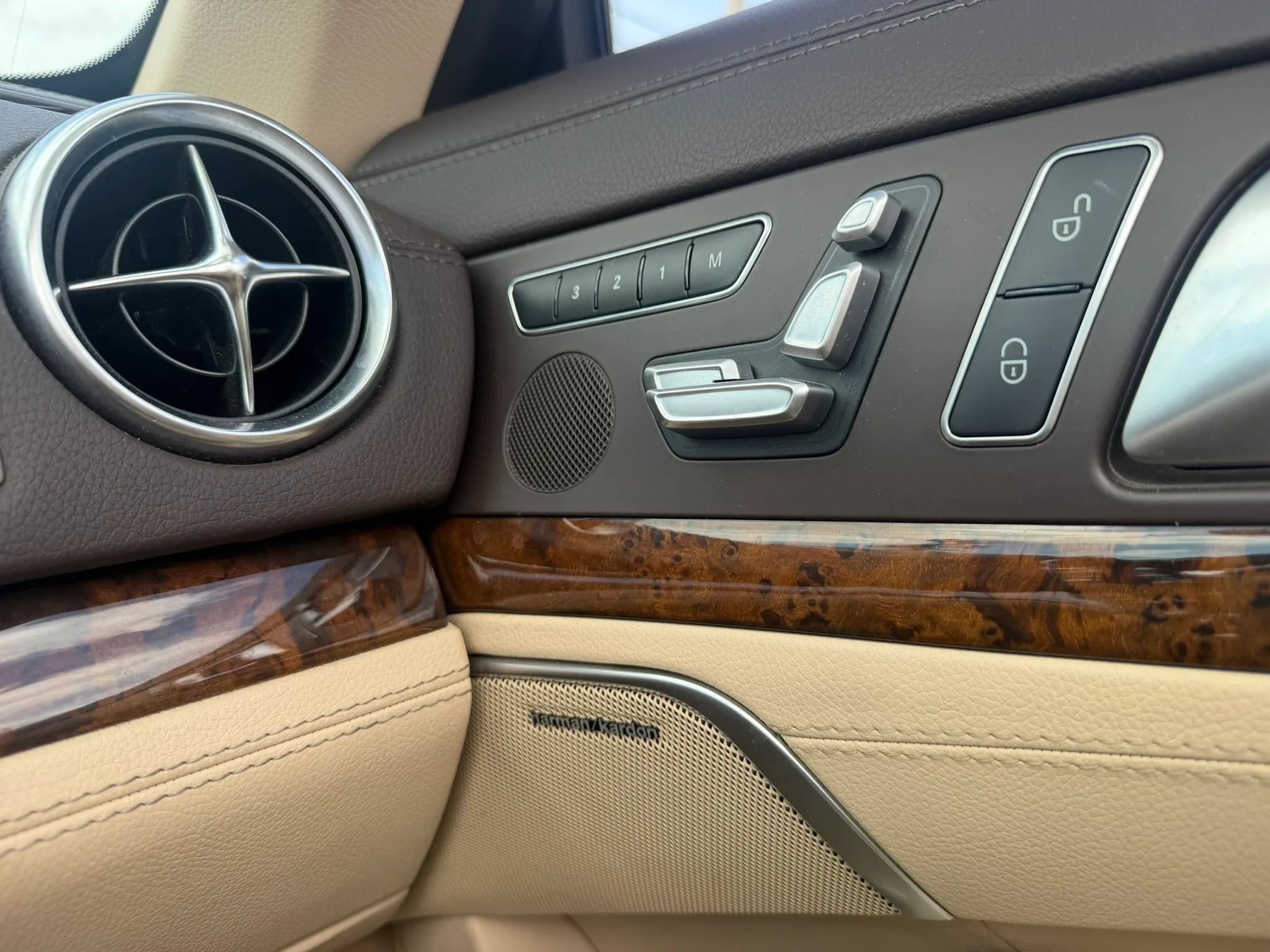 Used 2013 Mercedes-Benz SL 550 image 22