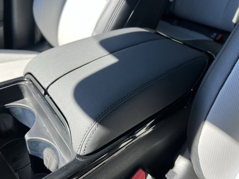 Certified 2024 Land Rover Range Rover Velar Dynamic SE image 28