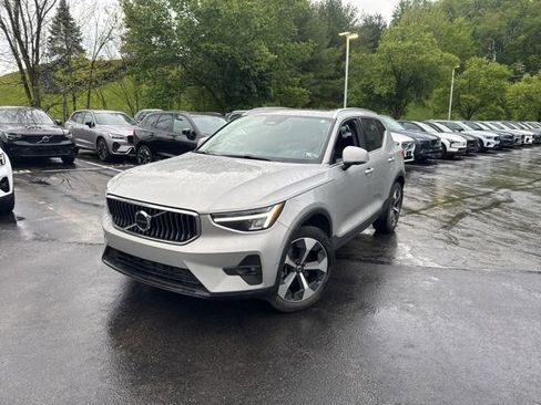 Used 2023 Volvo XC40 B5 Plus w/ Driver Assist Package AWD/4WD image 1