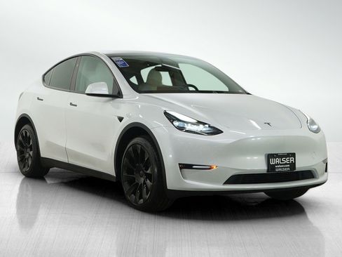 Used 2024 Tesla Model Y Long Range image 7
