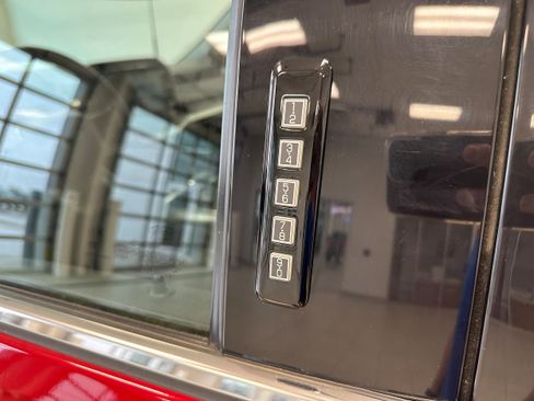 Used 2022 Ford F150 Lariat image 9