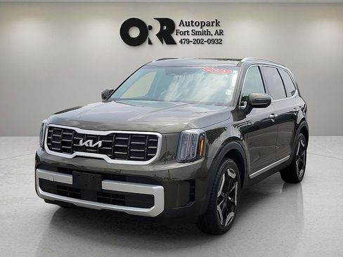 Used 2025 Kia Telluride S AWD/4WD image 2