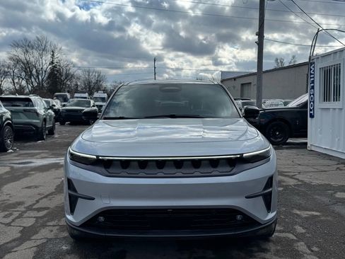 Used 2025 Jeep Wagoneer S Limited image 2