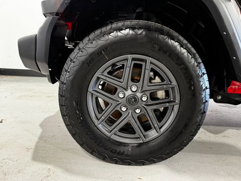 Used 2025 Jeep Wrangler Unlimited Sport AWD/4WD image 8