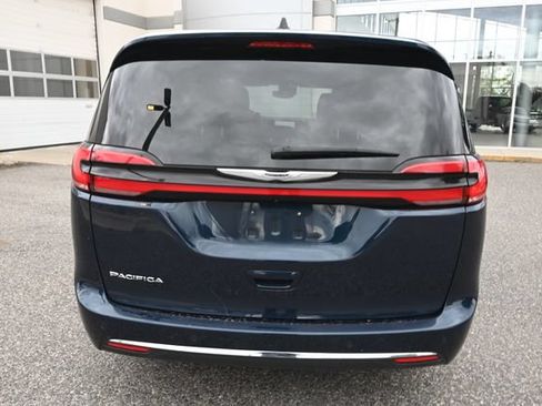 Used 2025 Chrysler Pacifica Select FWD image 5