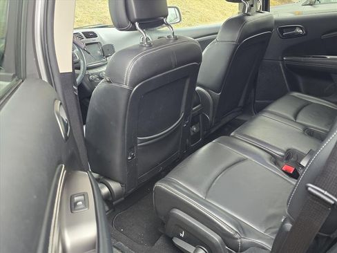 Used 2015 Dodge Journey Crossroad w/ Flexible Seating Group image 9