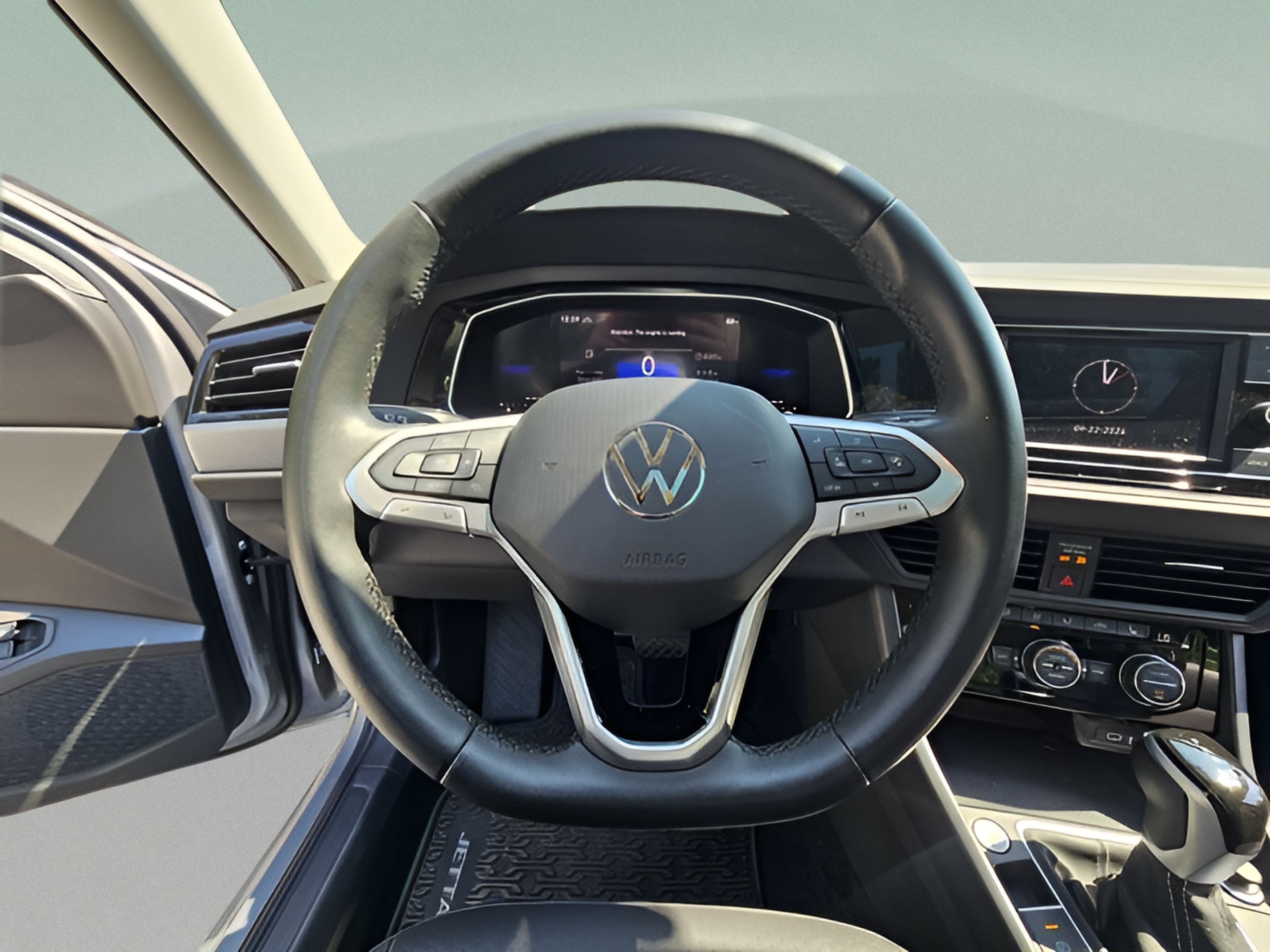Used 2024 Volkswagen Jetta SE w/ Panoramic Sunroof Package FWD image 21