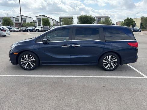 Used 2021 Honda Odyssey Touring image 2