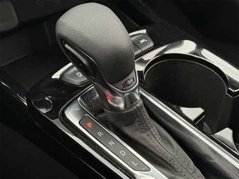 Certified 2025 Chevrolet Trax LT image 18