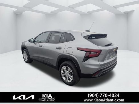 Used 2024 Chevrolet Trax LS w/ Driver Confidence Package image 5