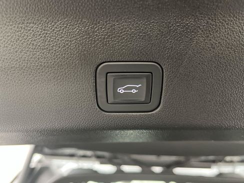 Certified 2025 GMC Yukon Denali w/ Sun & Power Step Package AWD/4WD image 36