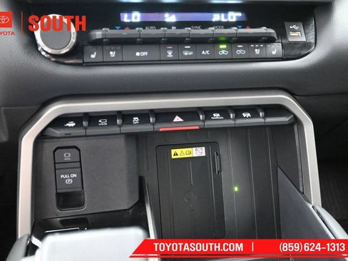 Used 2023 Toyota Tundra Limited AWD/4WD image 20