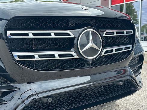 Used 2023 Mercedes-Benz GLS 450 4MATIC image 10
