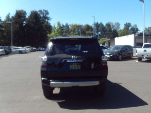 Used 2023 Toyota 4Runner TRD Off-Road Premium w/ Moonroof Package AWD/4WD image 4